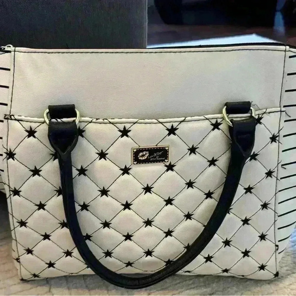 Betsey Johnson large white quilted purse - Picture 5 of 11